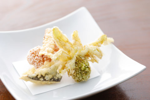 揚物・桜海老と百合根豆腐のおかき揚げ