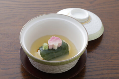 蒸物・鰻豆腐柏葉蒸し銀餡掛け