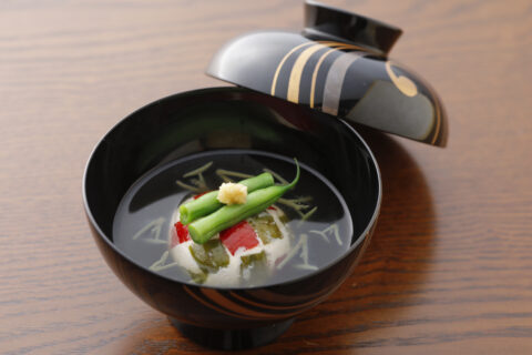 椀物・万願寺豆腐清し仕立て