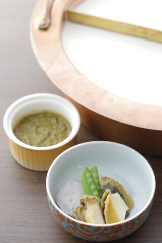 蒸物・鮑と蒸し野菜の手作り湯葉入り肝クリーム掛け