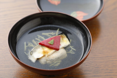 椀物・うるか豆腐清まし仕立て