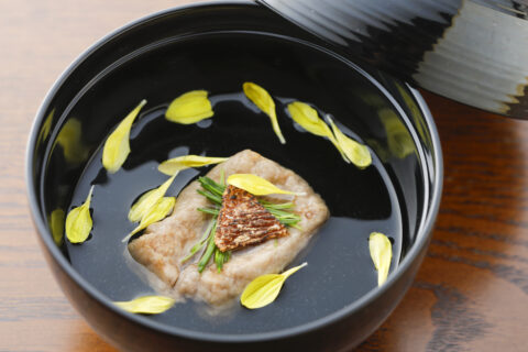 椀物・胡桃豆腐清まし仕立て